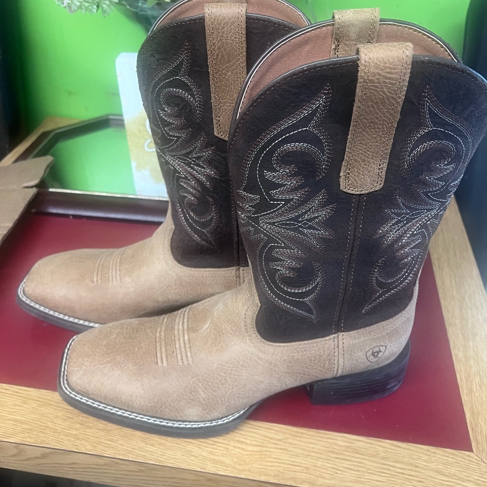 Ariat Cowboy Boots Two-Tone Leather Western Design
